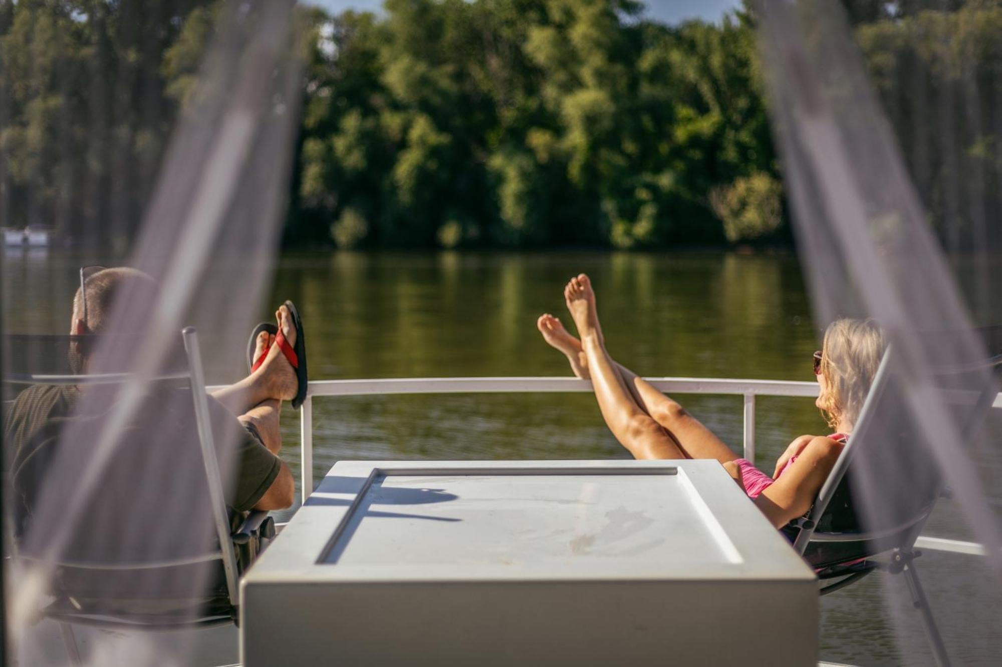 Lakohajo, Uszohaz - Tisza-To Hotel Tiszafured Bagian luar foto