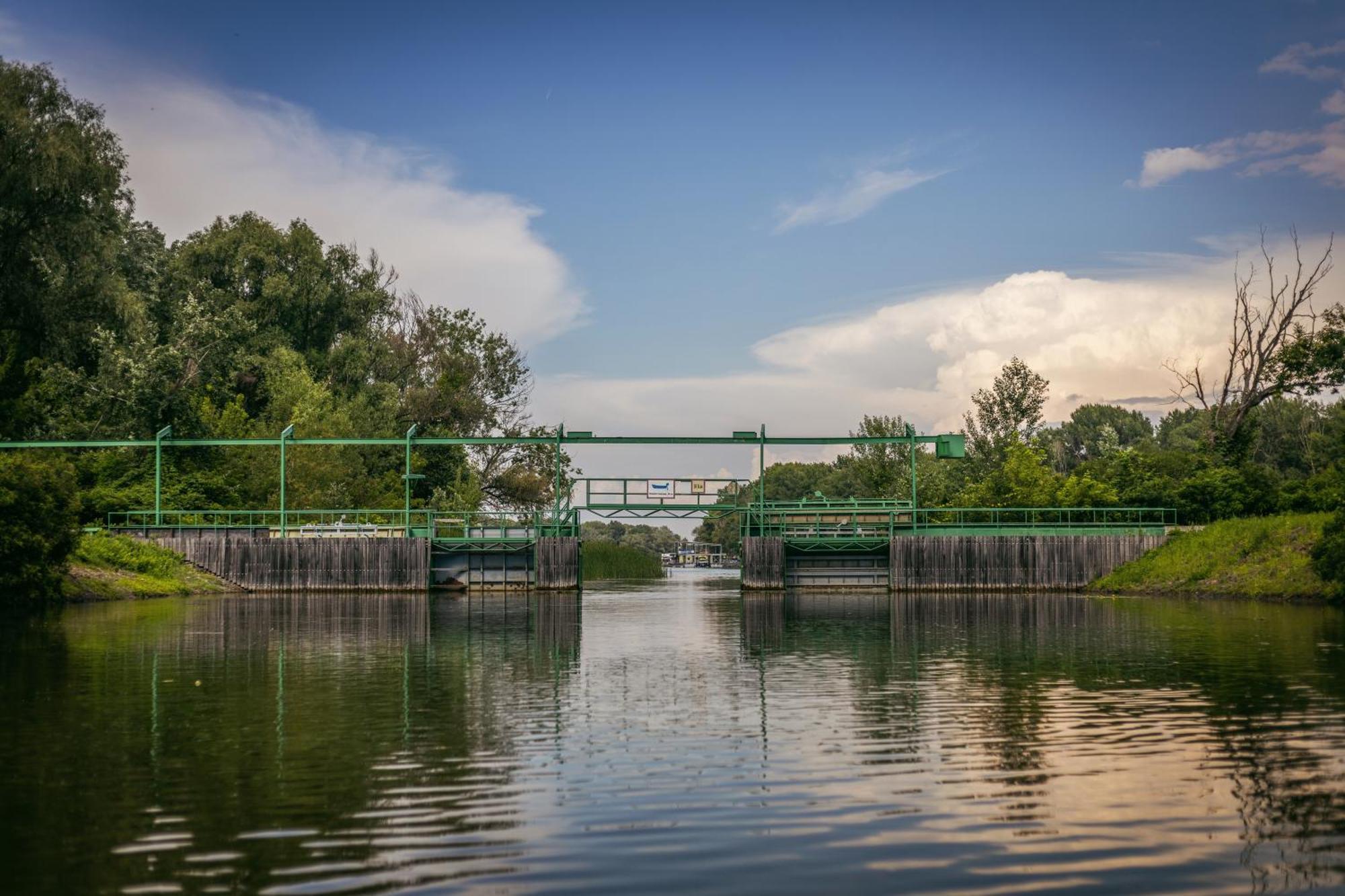 Lakohajo, Uszohaz - Tisza-To Hotel Tiszafured Bagian luar foto