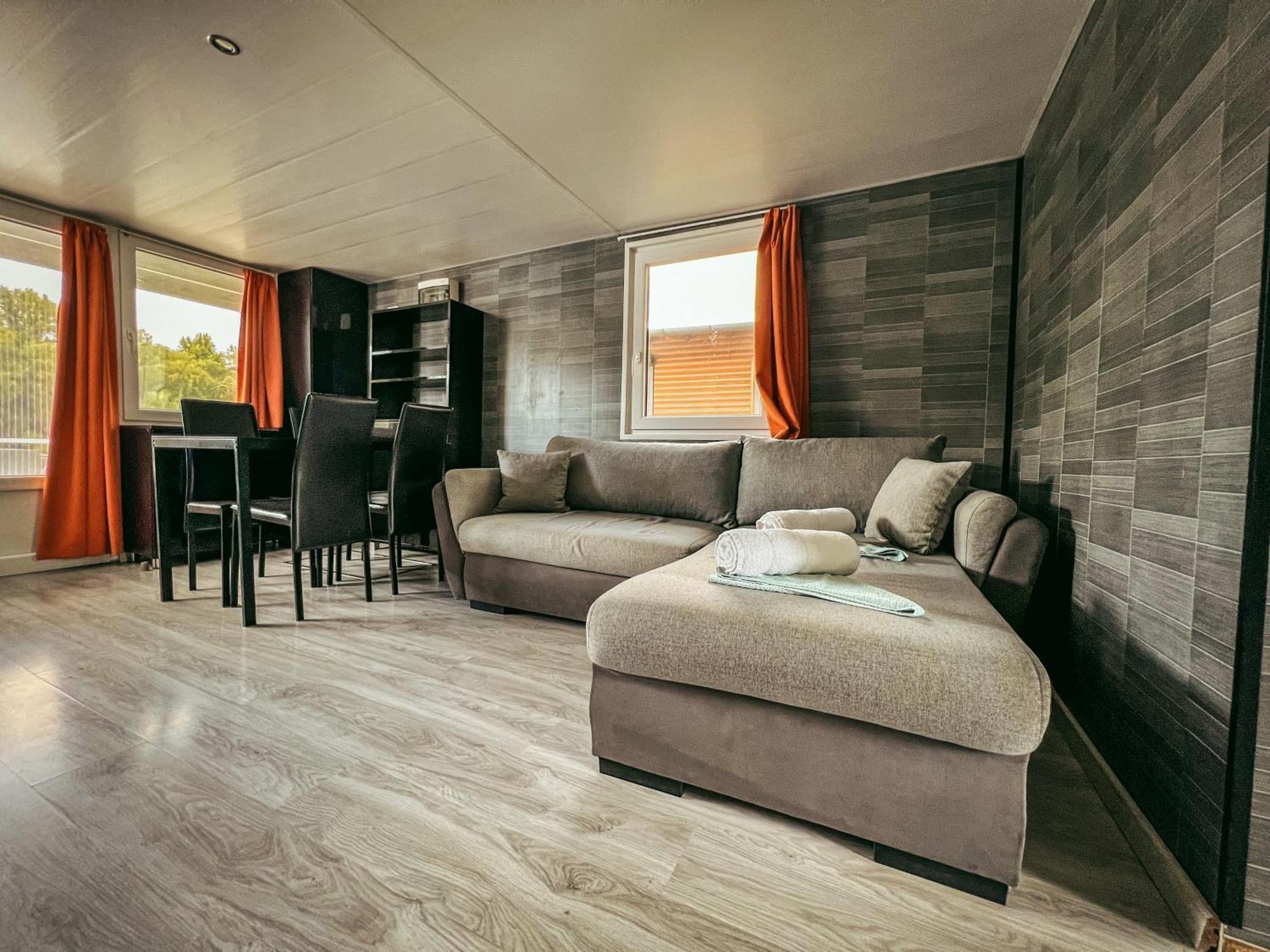 Lakohajo, Uszohaz - Tisza-To Hotel Tiszafured Bagian luar foto